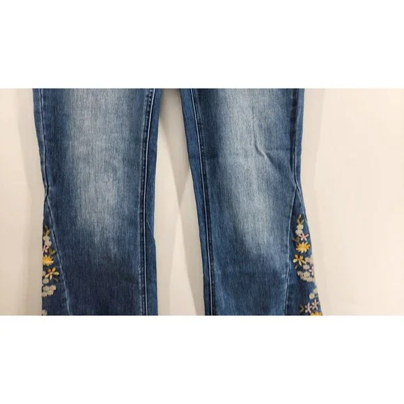 Prosperity Women's Size 8 Blue Denim Laura Embroidered Bootcut Jeans NWT - Picture 3 of 12